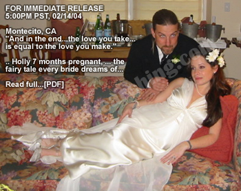 Холли Мэри Комбс и Дэвид Донохо обвенчались в прошедший День Святого Валентина, 14-го Февраля 2004 года. Сейчас Холли находится на седьмом месяце беременности и счастливая пара ожидает появление ребёнка уже в Апреле этого года.