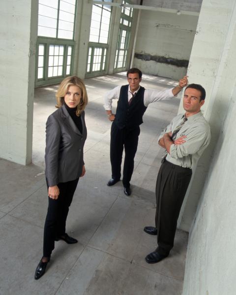 Ally Walker as Dr. Sam Waters, Robert Davi as Bailey Malone, Julian McMahon as John Grant